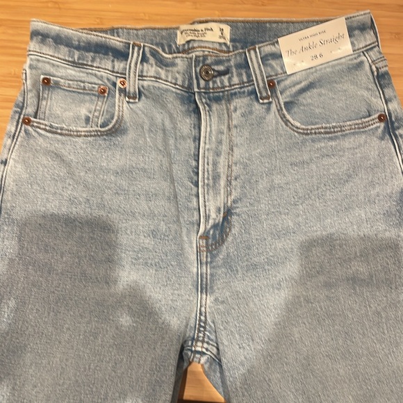 Abercrombie Ultra High Rise Ankle Straight Jeans - Size 28 - Picture 2 of 5